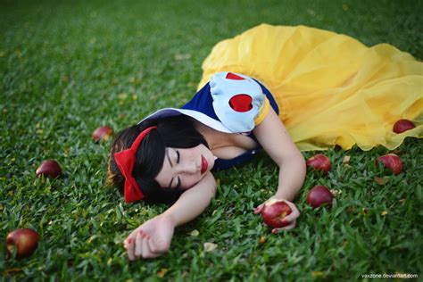 Snow White - Poisoned Apple by vaxzone on DeviantArt