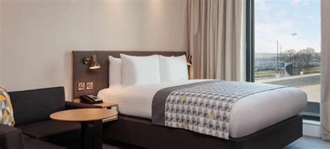 Holiday Inn Manchester Airport Hotel & Parking Package | APH