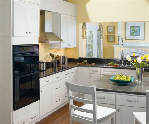 Alpine White Shaker Kitchen Cabinets - Homecrest