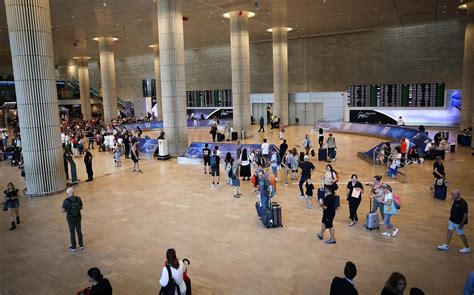 Some arriving tourists surprised by thousands protesting at airport | The Times of Israel