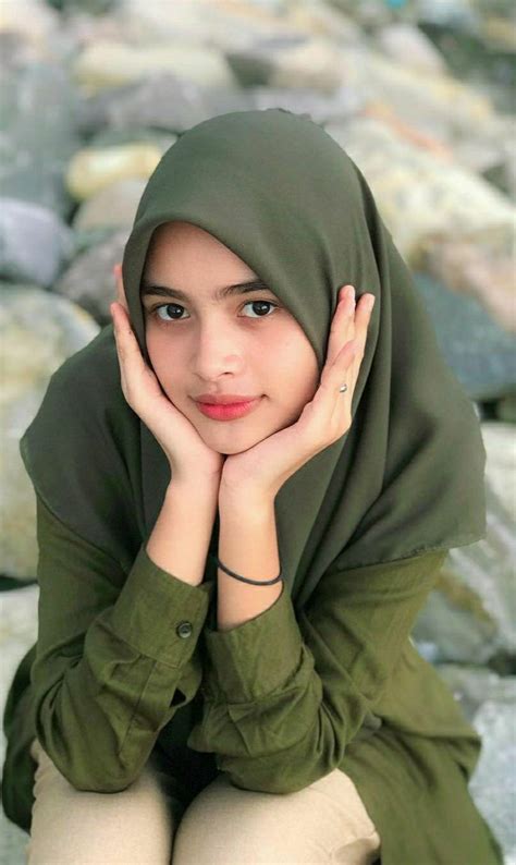 Pin de Ombak em jilbab cantik