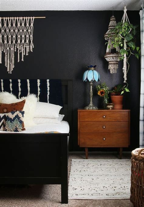 These 15 Black Bedrooms Will Add Just The Right Amount of Mystery To Your Home (With images ...