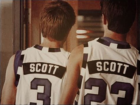 One Tree Hill Ravens Basketball Lucas Scott 3 Nathan Scott 23 Background | Les frères scott ...