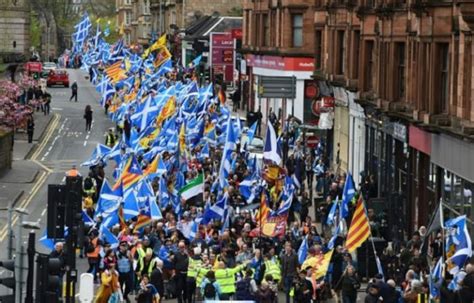 Over 35,000 People March Through Glasgow, Demand Scottish Independence ...