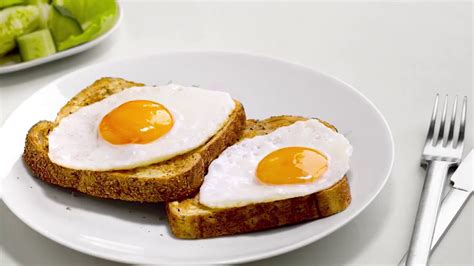 Eggs on toast tonight - YouTube