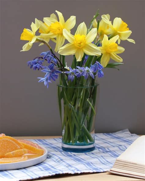 Premium Photo | Garden bouquet of daffodils