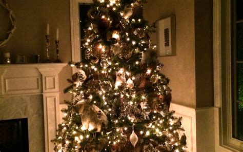 A Pottery Barn Christmas Tree With All the Trimmings