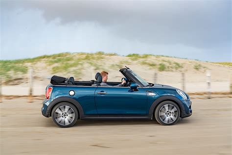 2021 MINI Cooper S Convertible Sidewalk Edition Returns to the U.S. for $38,400 - autoevolution