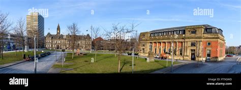 Middlesbrough city town hall at the town square Stock Photo - Alamy