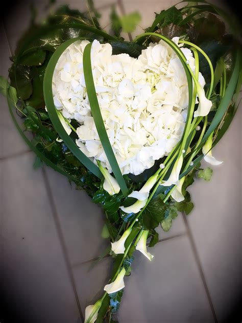 White floral bouquet Flower Wreath Funeral, Funeral Flowers, Funeral Floral Arrangements, Modern ...