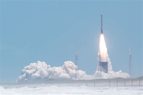 Atlas 5 rocket launches infrared missile detection satellite for U.S ...