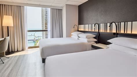 Spacious Hotel Suites in Downtown Chicago | Hyatt Regency Chicago