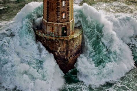 Jean Guichard - Lighthouse : thalassophobia