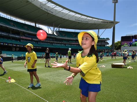 Women and girls boost Aussie cricket numbers - Cricket365