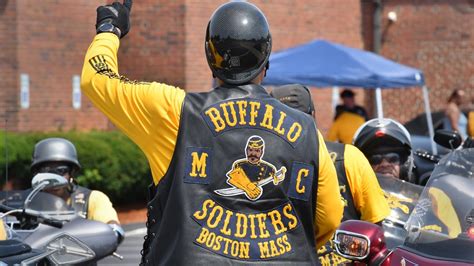 Statue Honoring Buffalo Soldiers Unveiled at West Point | Inside Edition