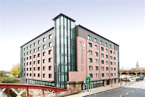 Premier Inn Manchester City Centre West Hotel - Hotels in Salford M3 5EN - 192.com