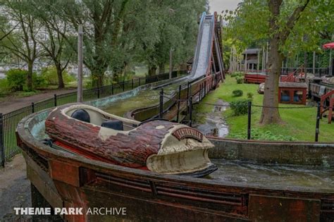 Log Flume Ride at Centreville Amusement Park | Theme Park Archive