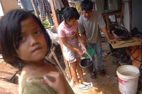 IRIN | Jakarta's slums struggle with sanitation