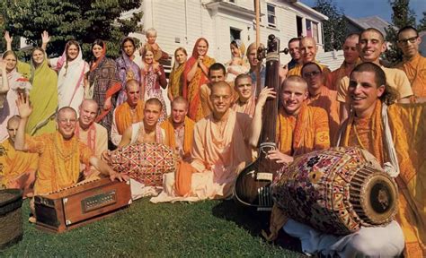 'Vaishnava Dress' Really Exists and ISKCON Devotees Must Wear It - Akincana Gocara