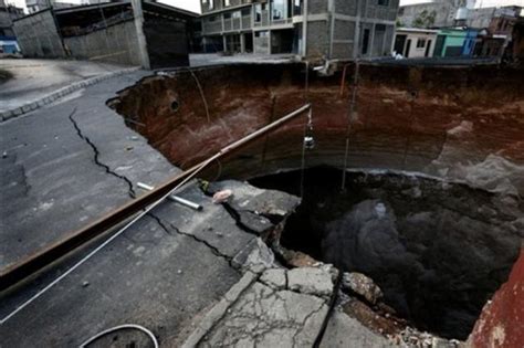 Gigantic Sinkhole in Guatemala City | I Like To Waste My Time