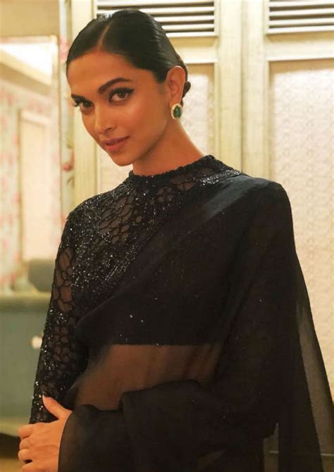 Details more than 151 deepika padukone saree pictures - vietkidsiq.edu.vn