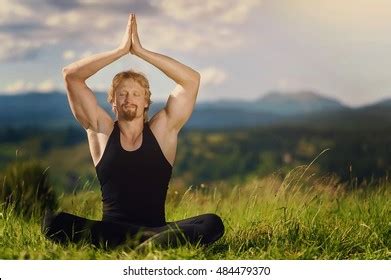 Man Meditating Yoga Mountain Stock Photo 484479370 | Shutterstock