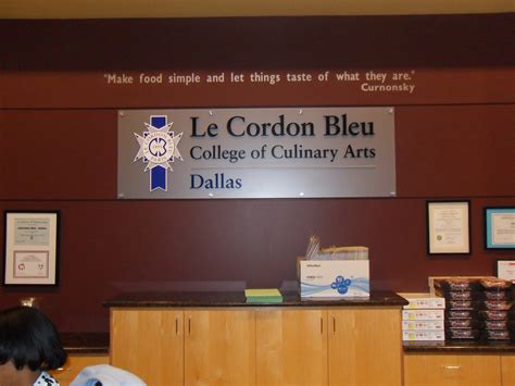 Le Cordon Bleu in Dallas - Giant Sign Company