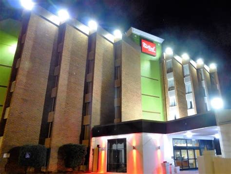 Red Roof Inn & Suites