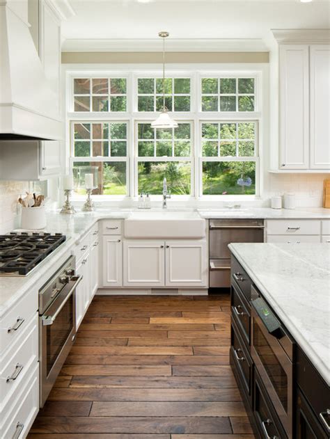 Best Kitchen with an Island Design Ideas & Remodel Pictures | Houzz