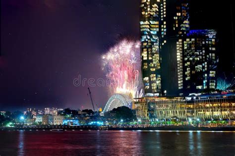 Sydney Harbour Bridge New Years Eve Fireworks 2023, Colourful NYE Fire ...