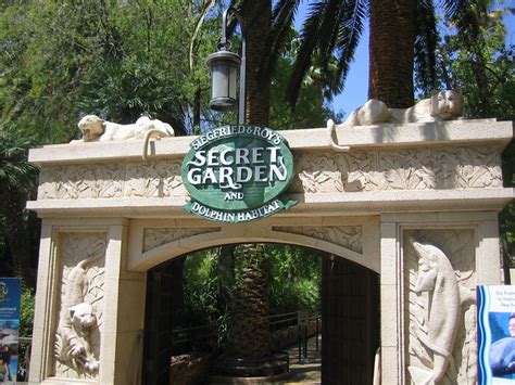 140-073010-Vegas Vacation Mirage Secret Garden | Flickr - Photo Sharing!