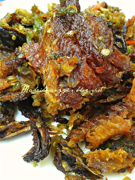 jom masak, jom makan makan..: Ikan Salai Masak Sambal Hijau.