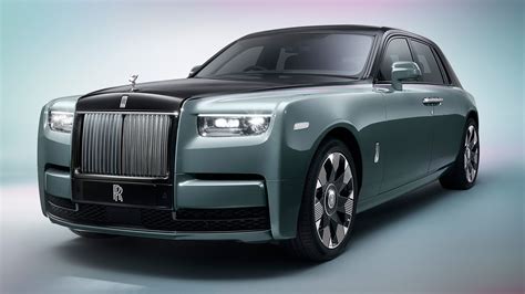 New 2022 Rolls-Royce Phantom offers illuminated luxury