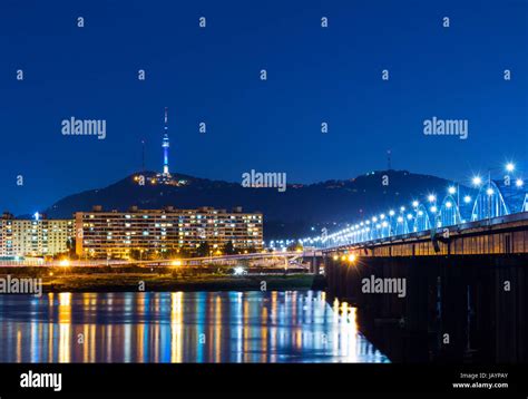 Seoul skyline at night Stock Photo - Alamy