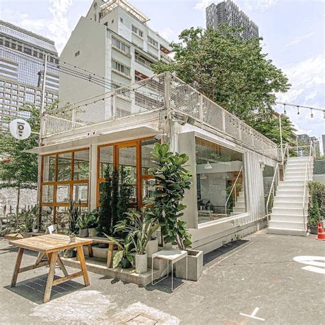 Lots.Sathon - Cozy Shipping Container Coffee Shop, Bar, Cafe and ...