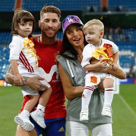 Pilar Rubio y sus hijos, los seguidores más incondicionales de Sergio Ramos - Foto 1