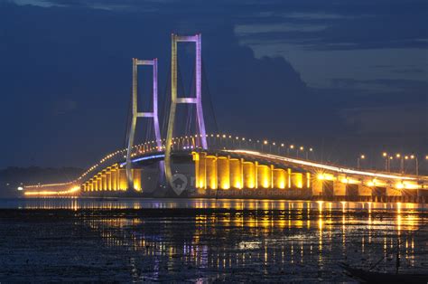 Liburan Seru Di Jembatan Suramadu Surabaya