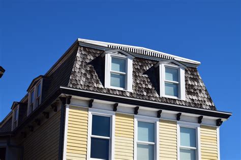 What Is a Mansard Roof? All About These Historical Roofs | Apartment ...