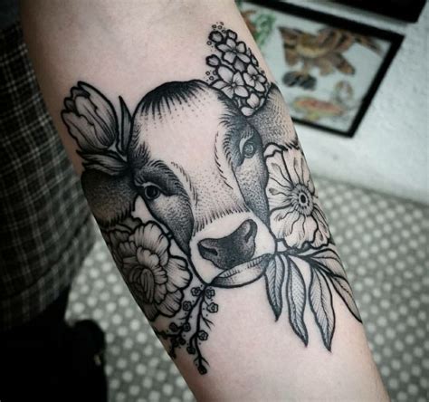 Pin by daylin lozano on Tatuajes | Cow tattoo, Cow skull tattoos ...