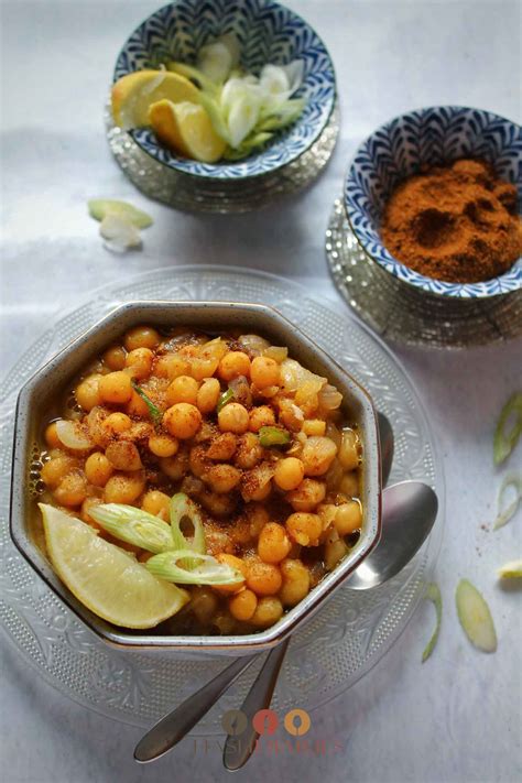 Ghugni | Bengali Dried Yellow Peas Curry Recipe - SpeakingAloud Magazine