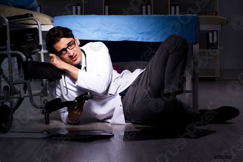 Doctor working night shift in hospital after long hours - stock photo 355805 | Crushpixel