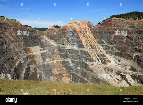 massive open pit gold mine in Lead, South Dakota Stock Photo - Alamy