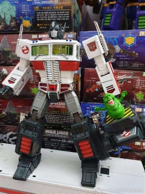 New action figure gives Transformer's Optimus Prime a Ghostbusters themed makeover ...