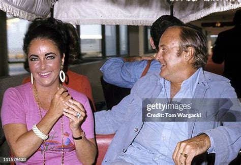 Elizabeth Taylor Leaving Jfk Airport April 1 1976 Photos and Premium High Res Pictures - Getty ...