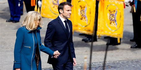 VIDEO - Emmanuel Macron interrupted at the beginning of his speech in The Hague by demonstrators ...