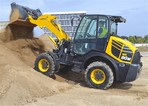 KOMATSU LAUNCHES NEW COMPACT WHEEL LOADER PITCHED AT FARM, WASTE & MID ...