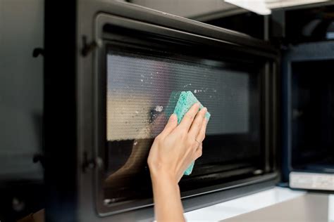 How to Clean a Microwave in 5 Easy Steps