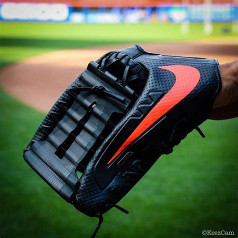 What Pros Wear: Carlos Gonzalez’ Nike Vapor 360 Glove - What Pros Wear