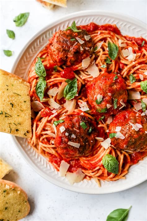 Best Ever Spaghetti and Meatballs Recipe {video} - Kim's Cravings