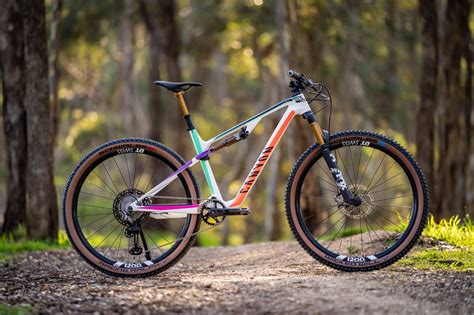 ON TEST | The new 2022 Canyon Lux Trail is a spicier version of the Lux